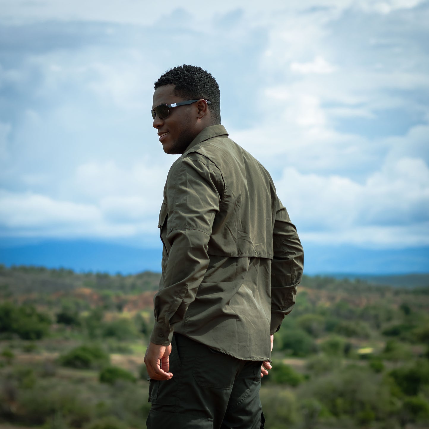 Camisa Táctica KMARG: Confección de Vanguardia para Desempeño Superior